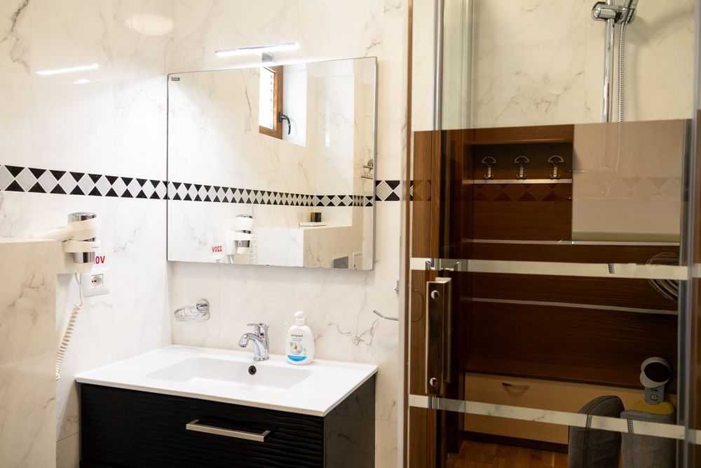 Pensiune de Vanzare in Sinaia - Casa Tibi