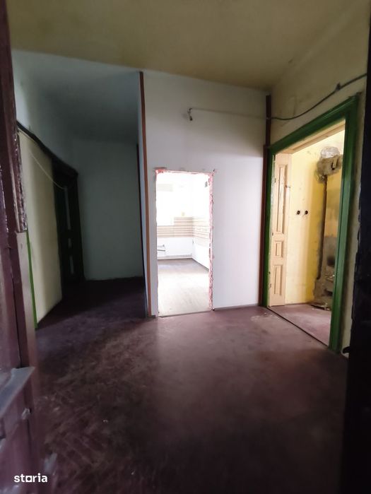 Apartament în Peninsula aproape de plaja, 105 mp, etaj 1, decomandat.