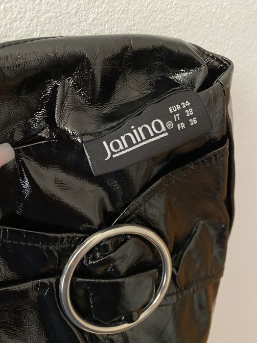 Fustă neagră lucioasă