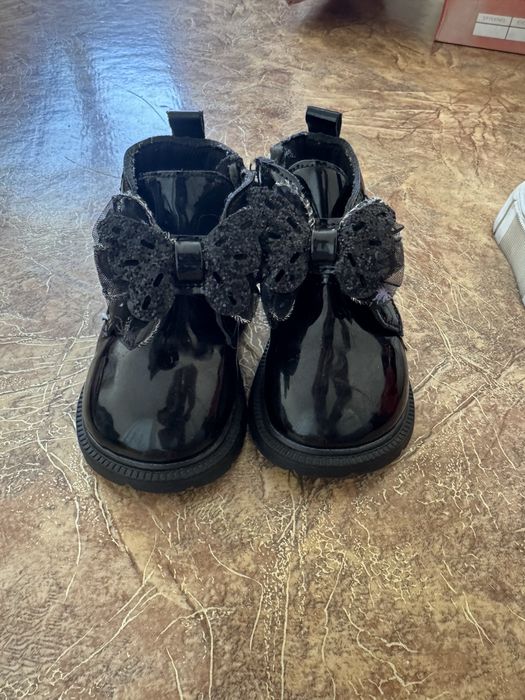 Продам детскую обувь