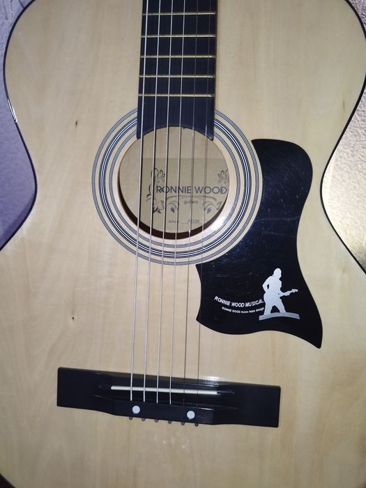 Акустическая гитара