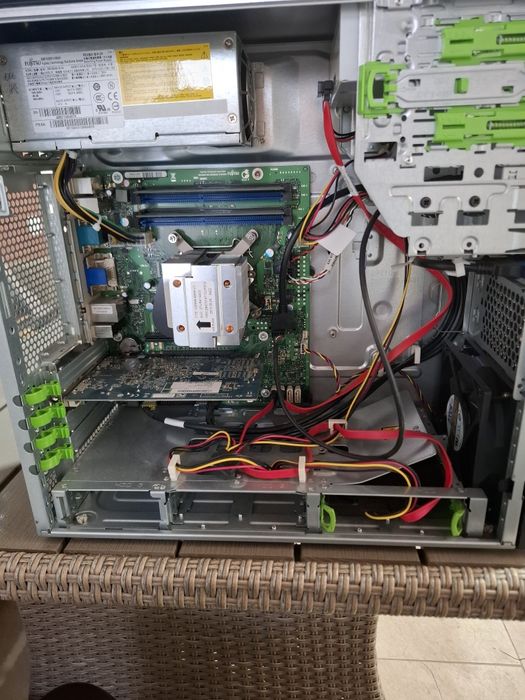 Vând 4 unități calculator