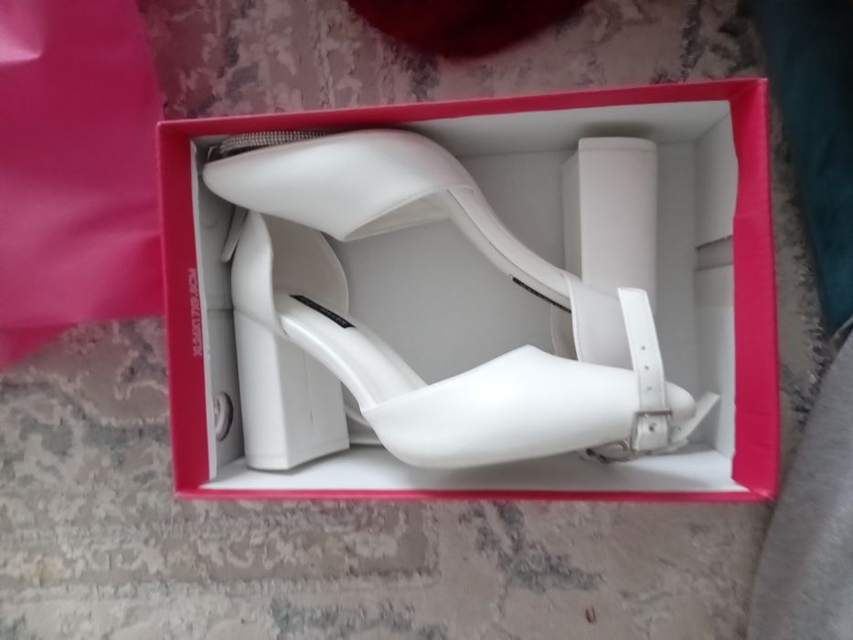 Каблук цвет белый