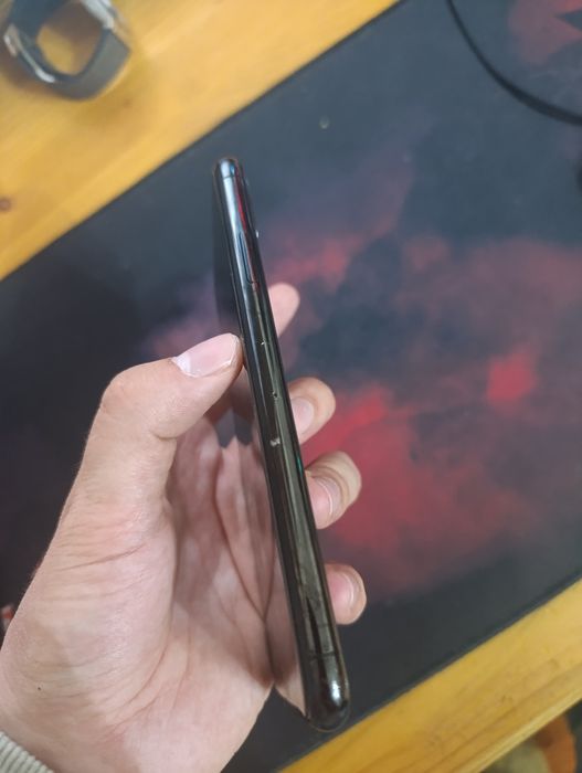 Vând iPhone 11 Pro Max sau schimb cu model mai nou
