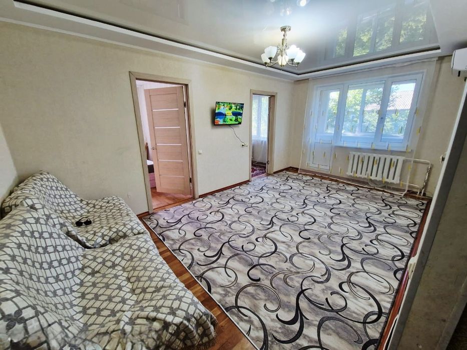 Продаётся 4 комн Революция