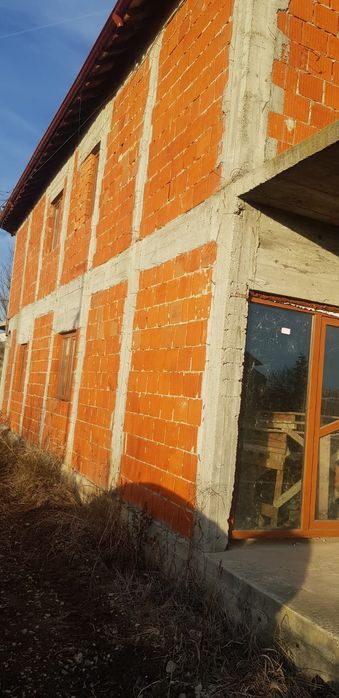 Execut lucrări de finisaje interioare și exterioare