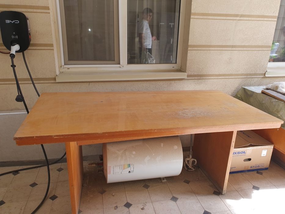 Срочно стол сотилади