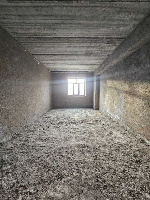 РЕГИСТОН срочно квартира сотилади 3 х 115 км 2 этажда