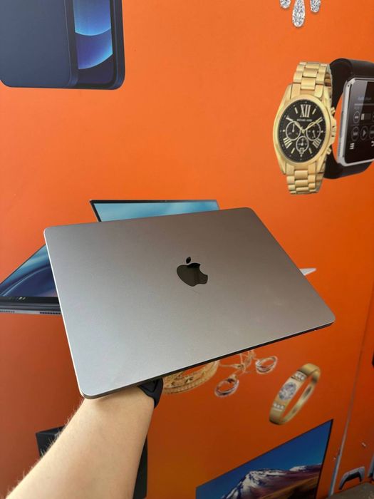 MacBook Air m2 ( 2022) Аккумулятор: 100%