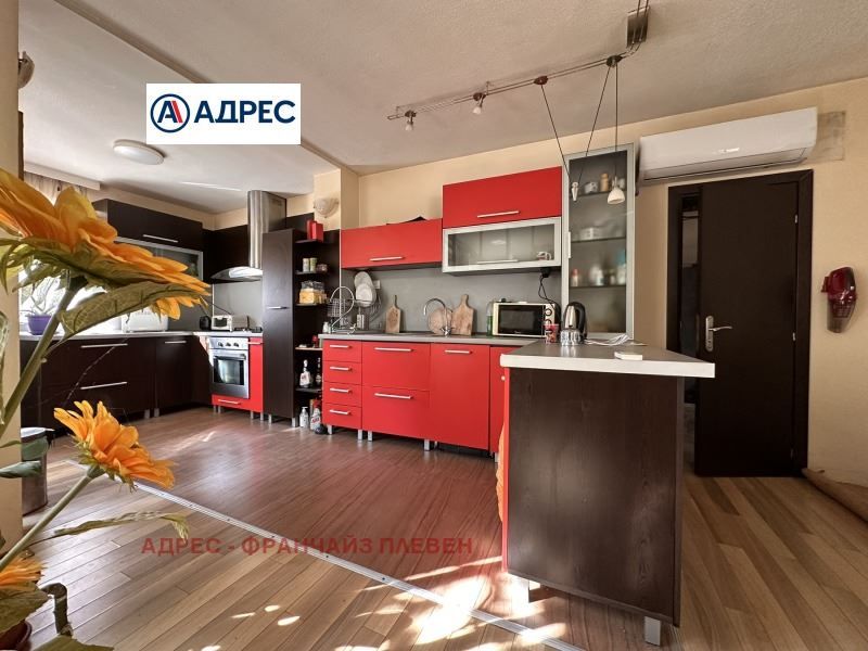 Продава се Къща в Плевен, Сторгозия - 236 кв.м за 1200 €/кв.м - Снимка #1