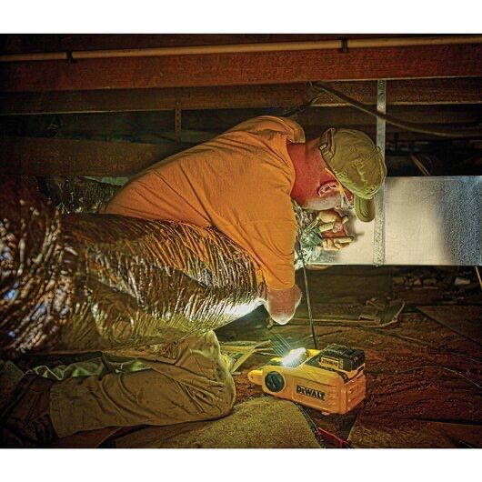 Акумулаторен фенер DeWALT DCL060 18V 1500 лумена