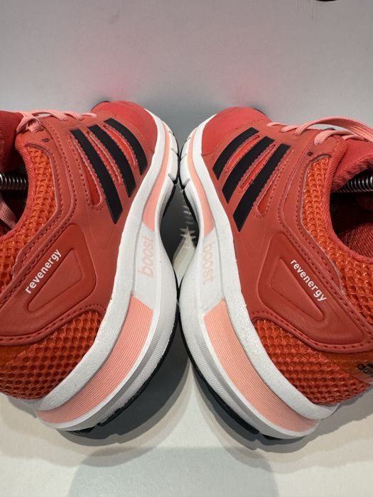 Маратонки ADIDAS REVENERGY BOOST .Номер 36.5