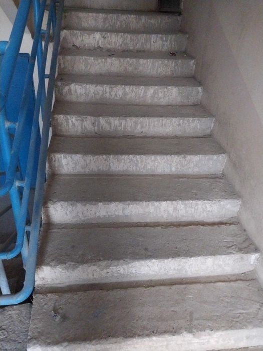 Жай сатылады. 2 ханалы 2-этаж 3-магазин касы