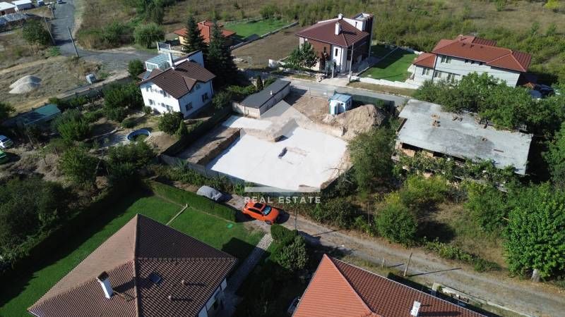 Тристаен апартамент за продажба, с открито паркомясто, в новострояща с