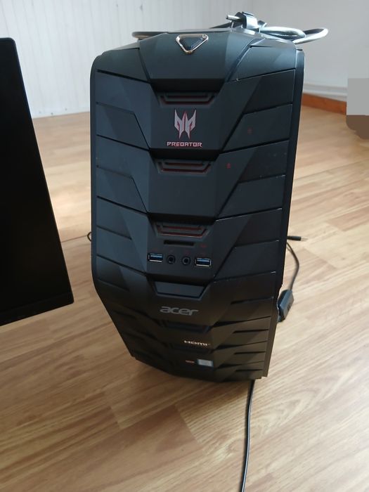 PC Gaming  Predator+Monitor Philips+căști-setup complet