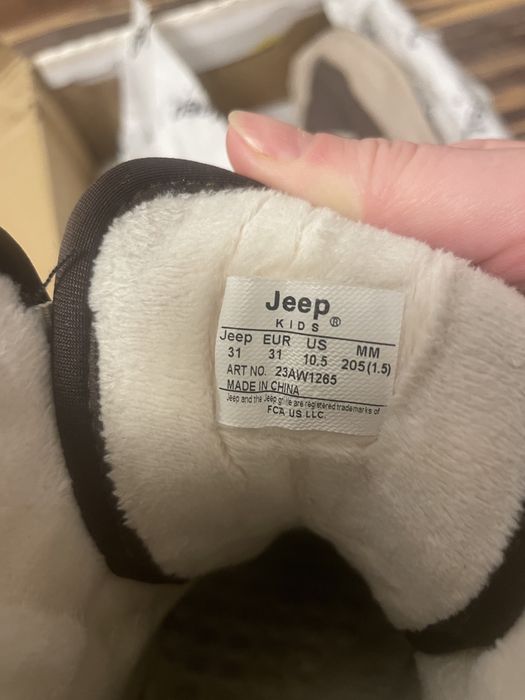 Продам детские ботинки