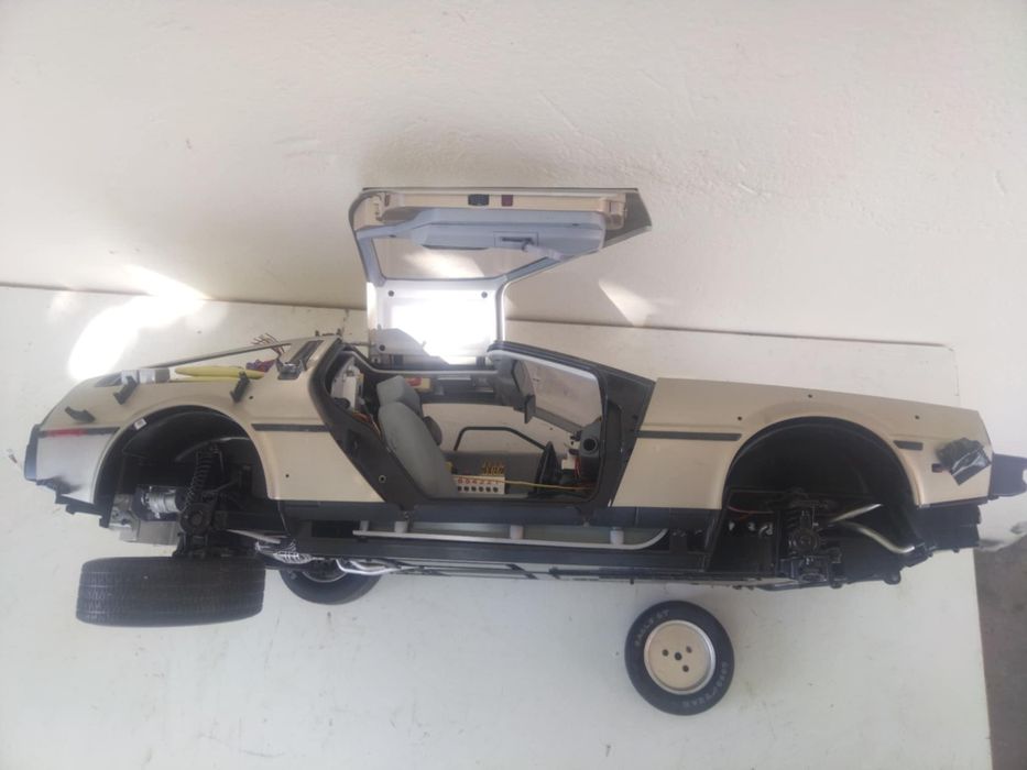 DELOREAN DMS 12 лят модел в мащаб 1/8 
Back to the Future
Premium 1982