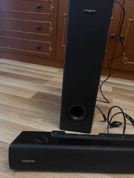 Soundbar Creative V2 si subwoofer