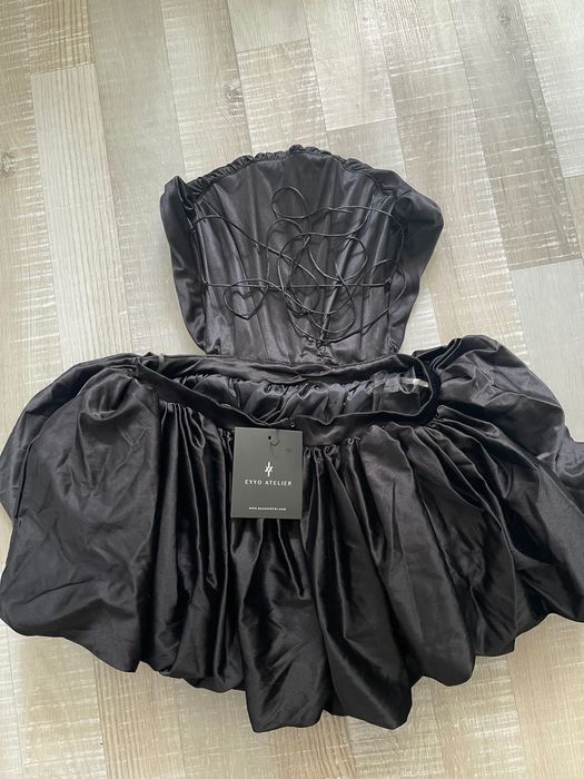 Елегантна черна рокля