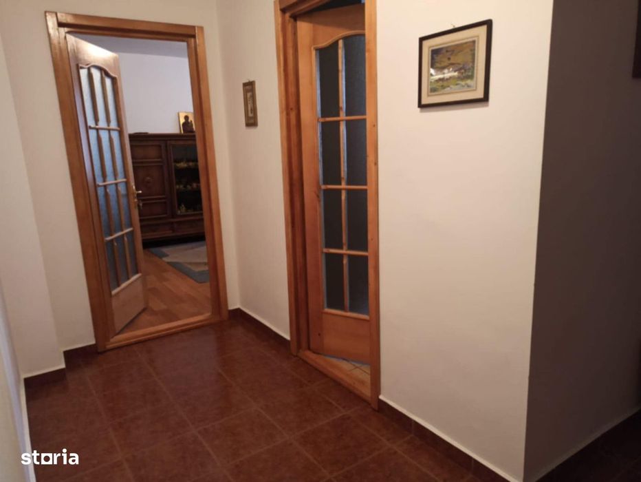 2 camere, zonă centrală ( lângă BCR), 53 000 euro