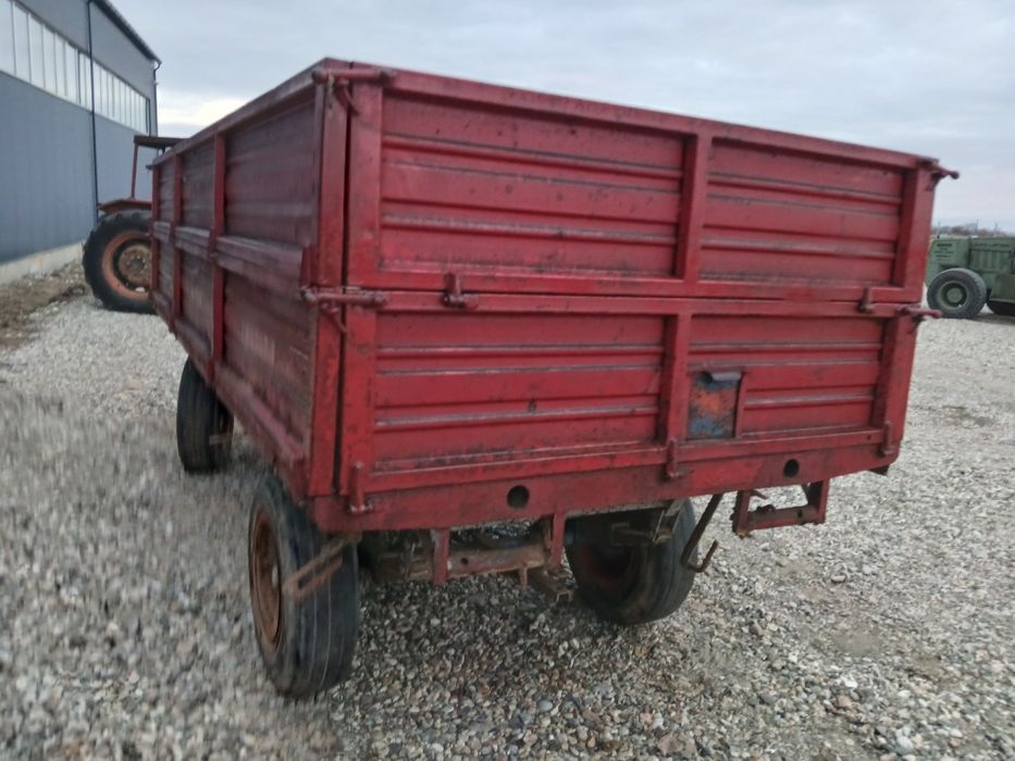 Remorca agricola basculabila