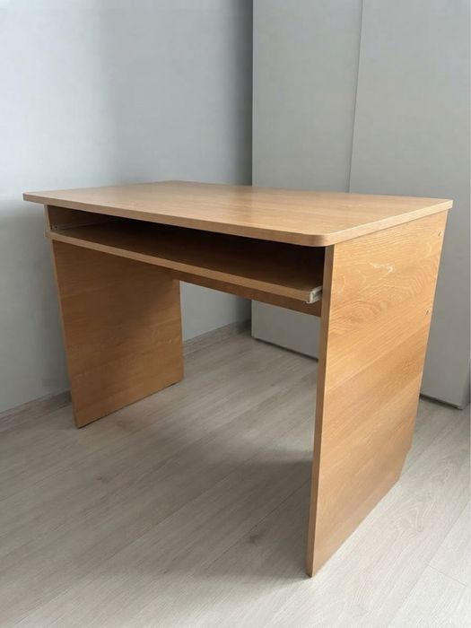 Продам шкаф стол кровадь комод