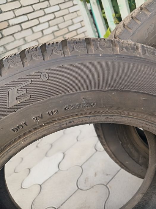 Продам б/у зимнии шины