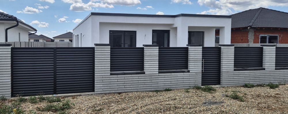 Casă de vânzare!