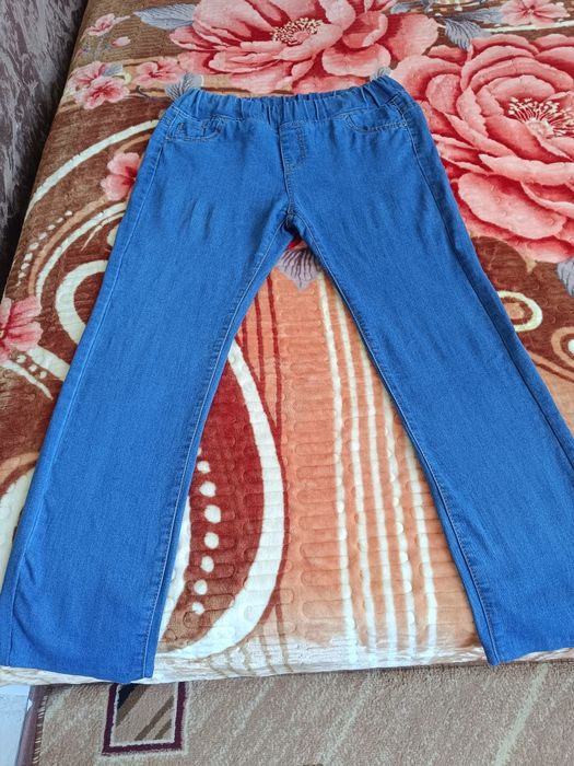 Продам женские джинсы