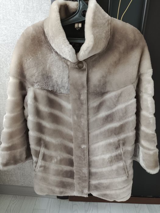 Продам новую натуральную мутоновую шубу