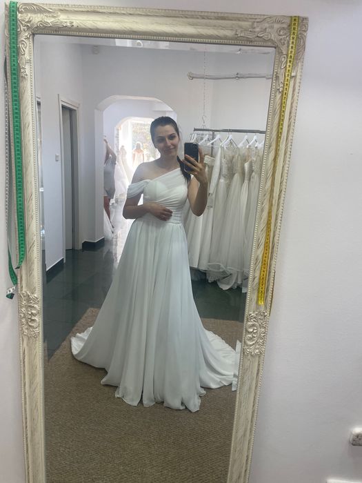 Rochie de mireasa + voal lung cu perlute + tiara Selebry