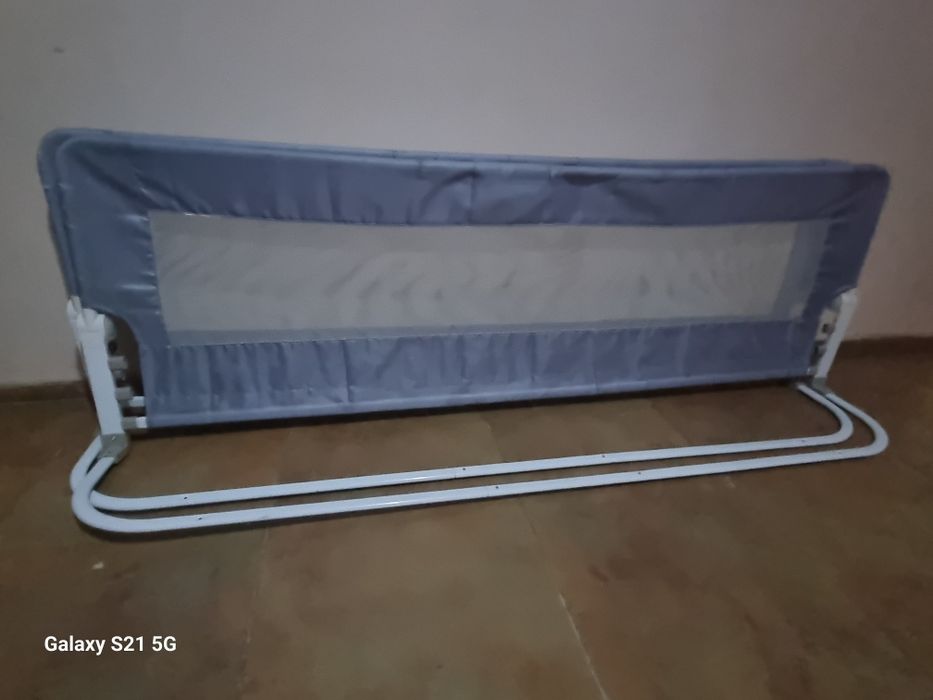 Продам 2 бортика защиты на кровать