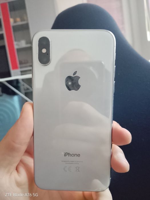 iPhone X - 64 GB..