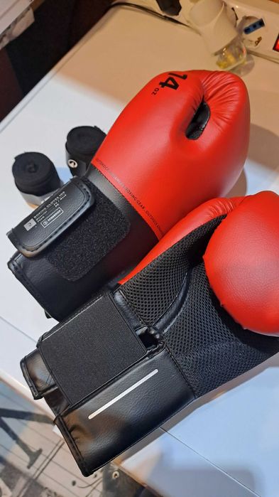 Manusi de box noi