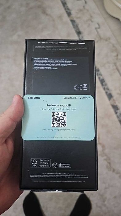 Samsung Z Flip 5 ideal 256 tali qora karobka bor