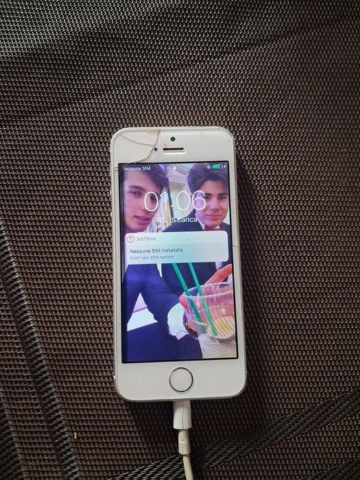 Vând 2 iPhone 5S