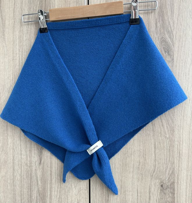 Esarfa triunghiulara, albastra, din lana 100%