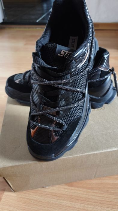 Дамски  маратонки на Steve Madden.