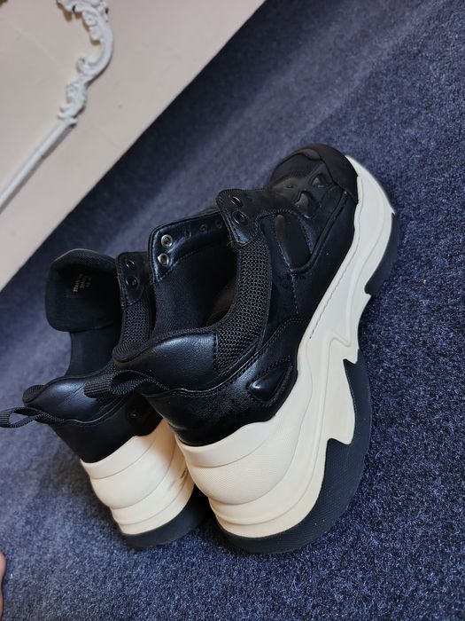 Продам кроссовки Trendiano 43