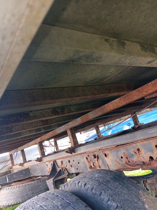 Продавам платформа за каросерия