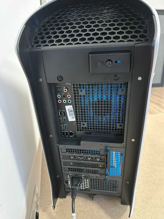 • Нов Alienware Aurora R13 i7-12700KF/16GB/512GB+1TB/RX 6700XT 12GB