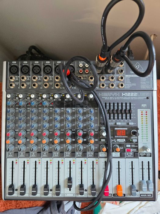 Продавам субуфер Bèhringer dr18sub 2400вата макс. 700 вата ном. София нов!