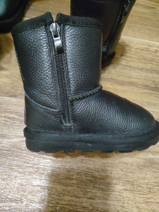 Продам  детские угги