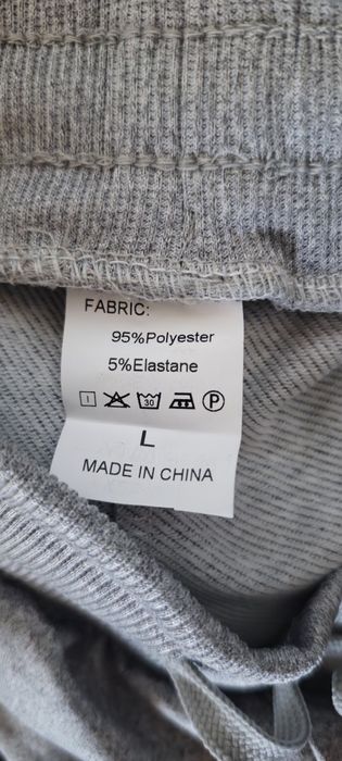 Продавам чисто нов анцуг!