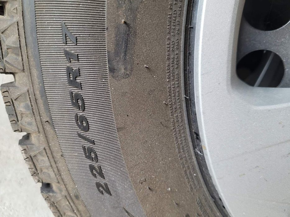 Зимни Гуми 225 / 65 17 с джанти Toyota