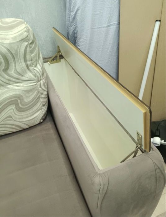 диван, спальное место