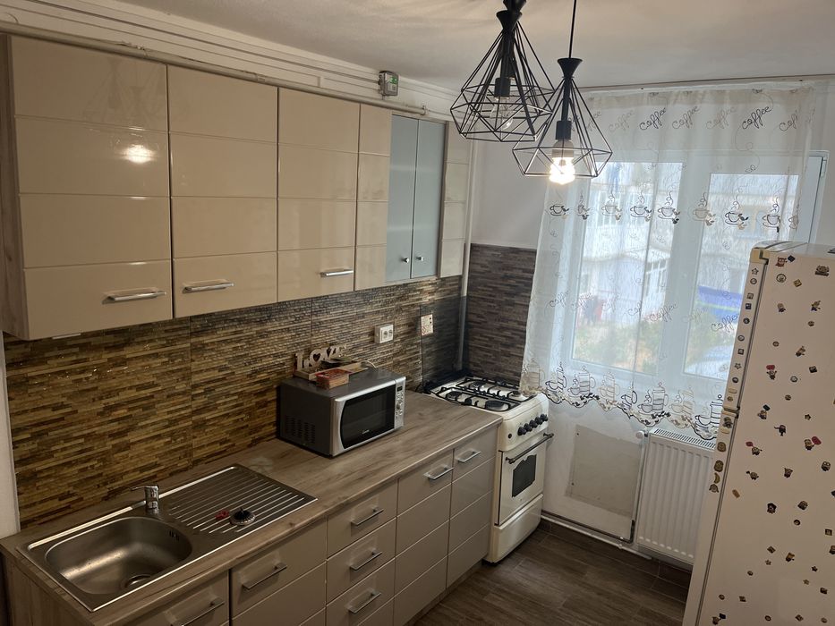 Inchiriez  apartament micro6