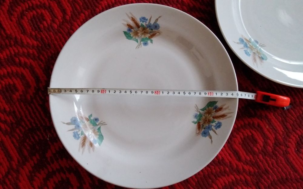 Продам фарфоровые блюдо