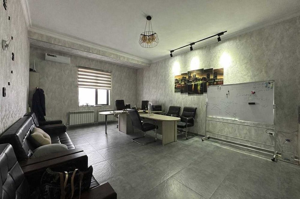 Продается офис в Бизнес центре.