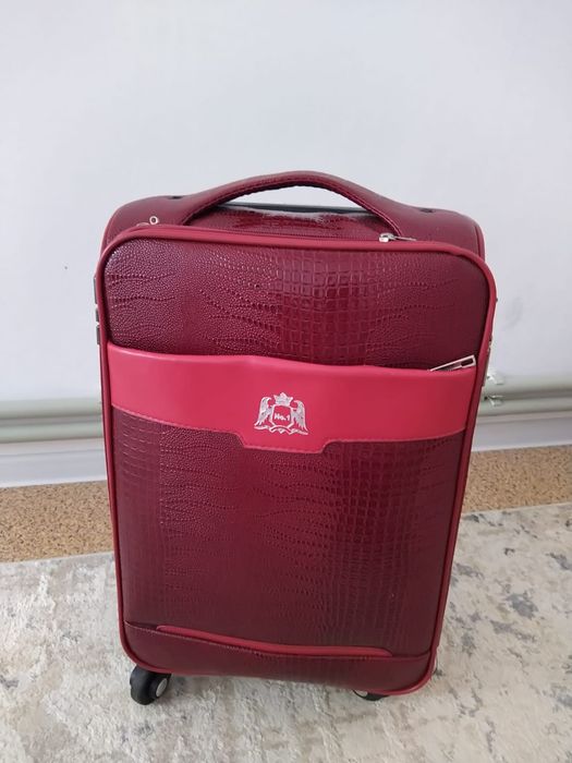 Стол, Мишка, Чемодан, Прихожка